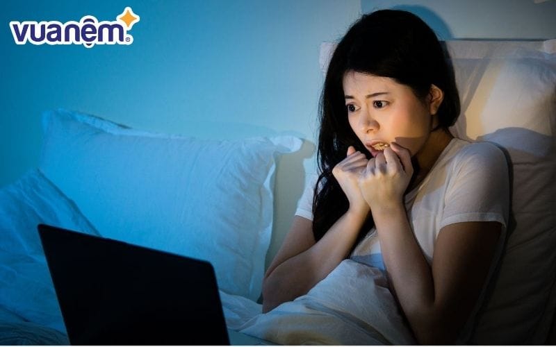 Tránh xem những thông tin tiêu cực trước khi đi ngủ