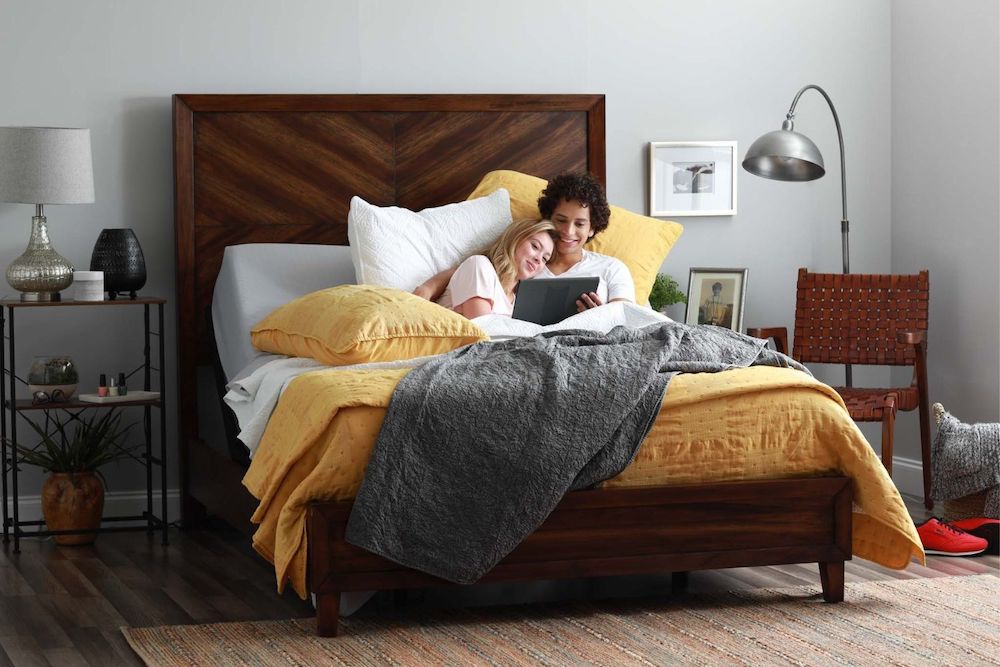 Hướng dẫn mua giường điều khiển thông minh cho các cặp vợ chồng