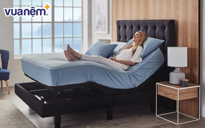 Sử dụng giường điều khiển giúp nâng cao trải nghiệm xem tivi trên giường