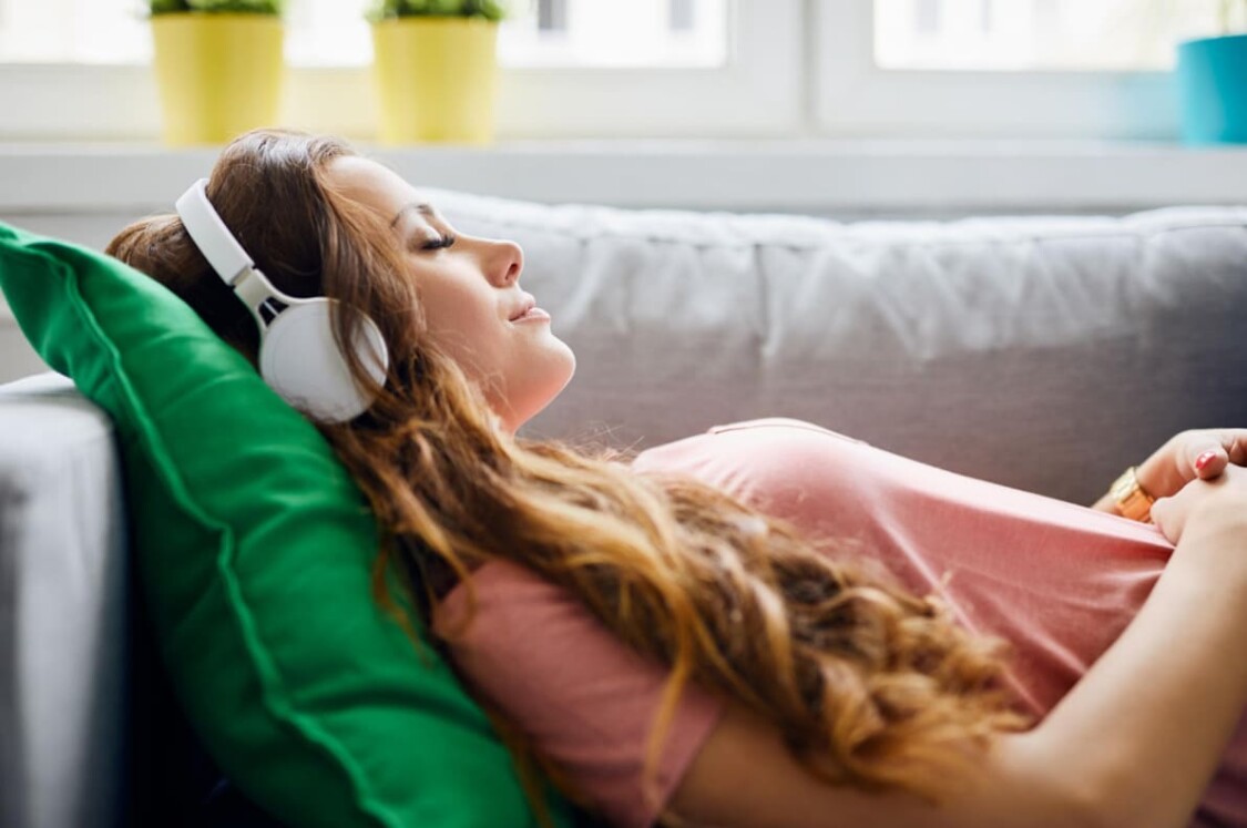 âm nhạc, TV và audiobook, loại nào tốt với giấc ngủ