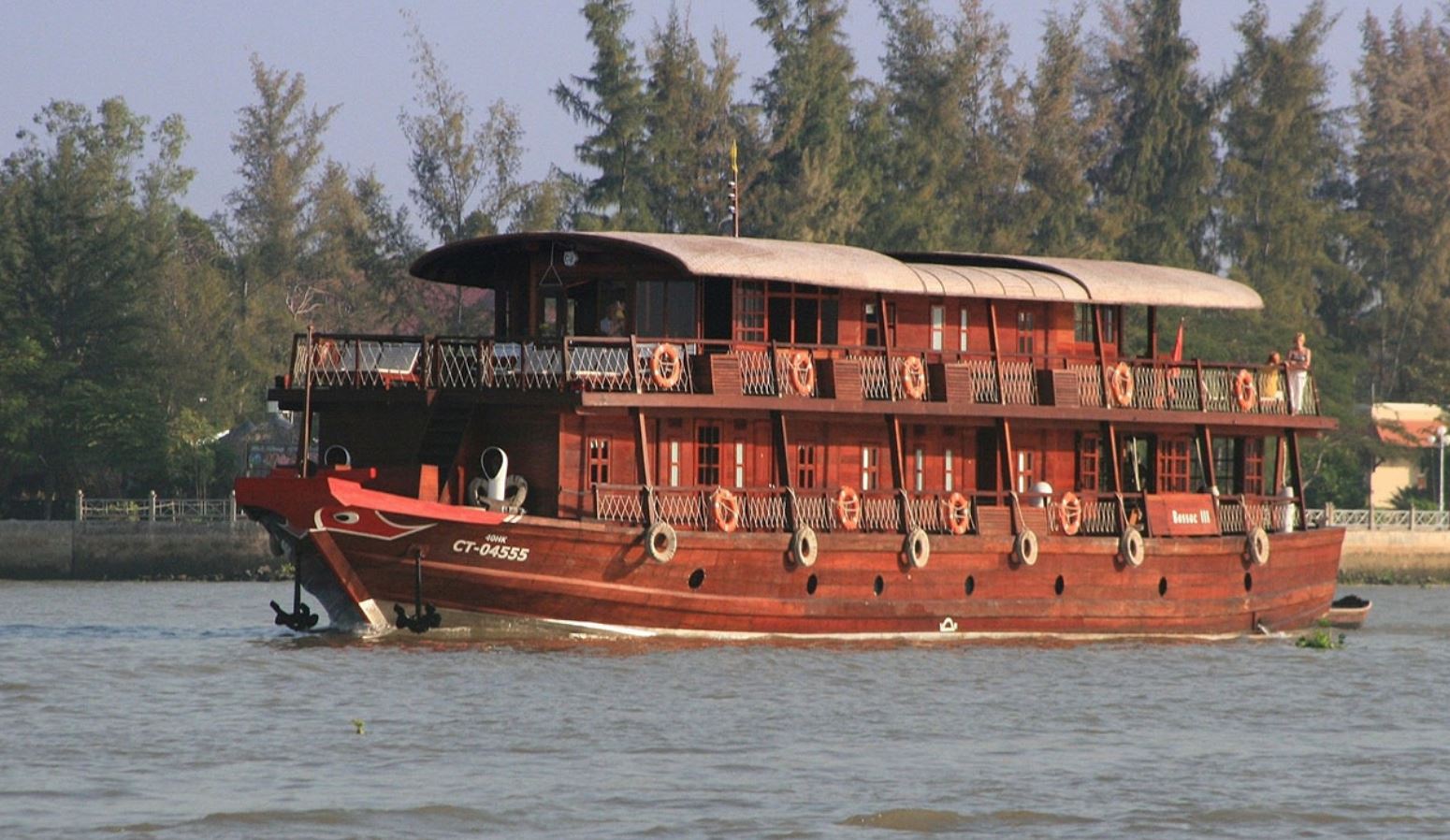 các du thuyền trên sông sài gòn