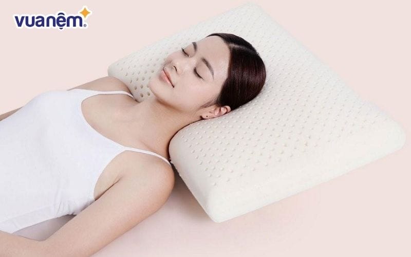 Đau vai nên nằm ngủ thế nào