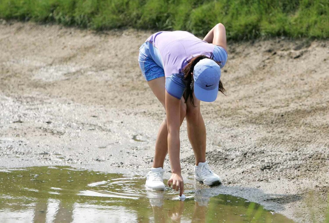 hố nước cũng được coi là bunker golf