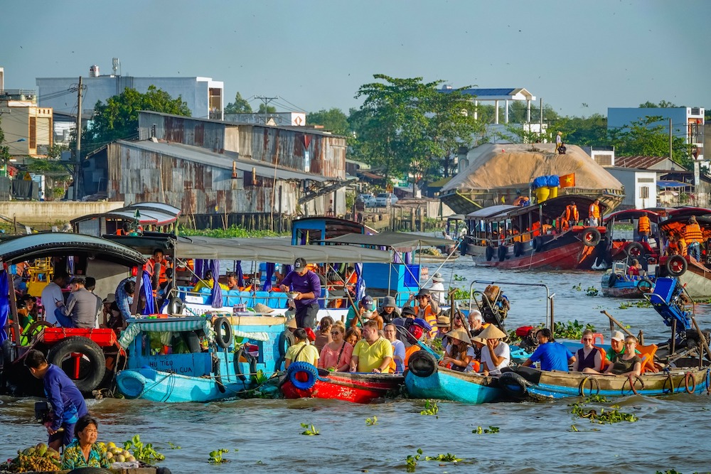 Khám phá nét đẹp chợ nổi vùng sông nước - khu chợ truyền thống nổi tiếng bao đời