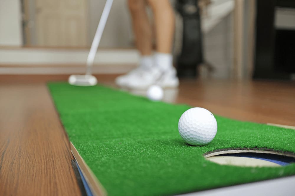 kỹ thuật putt khi tập golf trong nhà