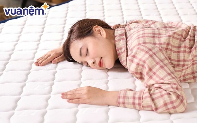 Lật và xoay nệm của bạn là một phần của việc bảo trì thường xuyên cần có