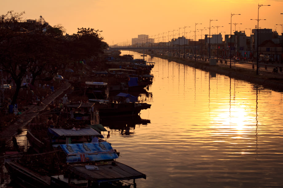 hoàng hôn trên bến bình đông