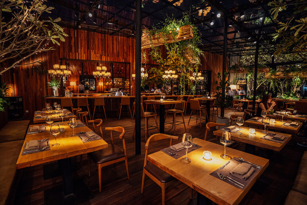 Không gian lãng mạn, gần gũi với thiên nhiên của The LOG Restaurant