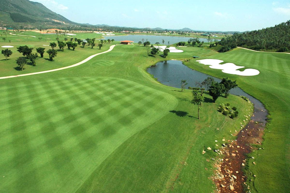 sân golf đầm vạc ở đâu