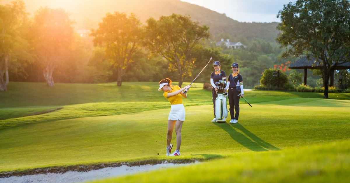 Sân golf Vân Trì đẹp, sang trọng bậc nhất Hà Nội