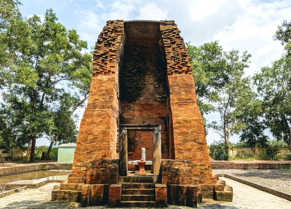 Hình ảnh độc đáo của Tháp cổ Vĩnh Hưng
