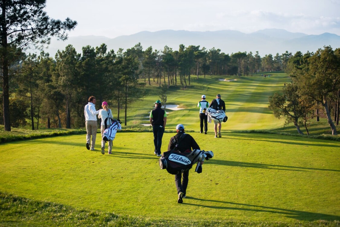 Sân golf tiêu chuẩn 