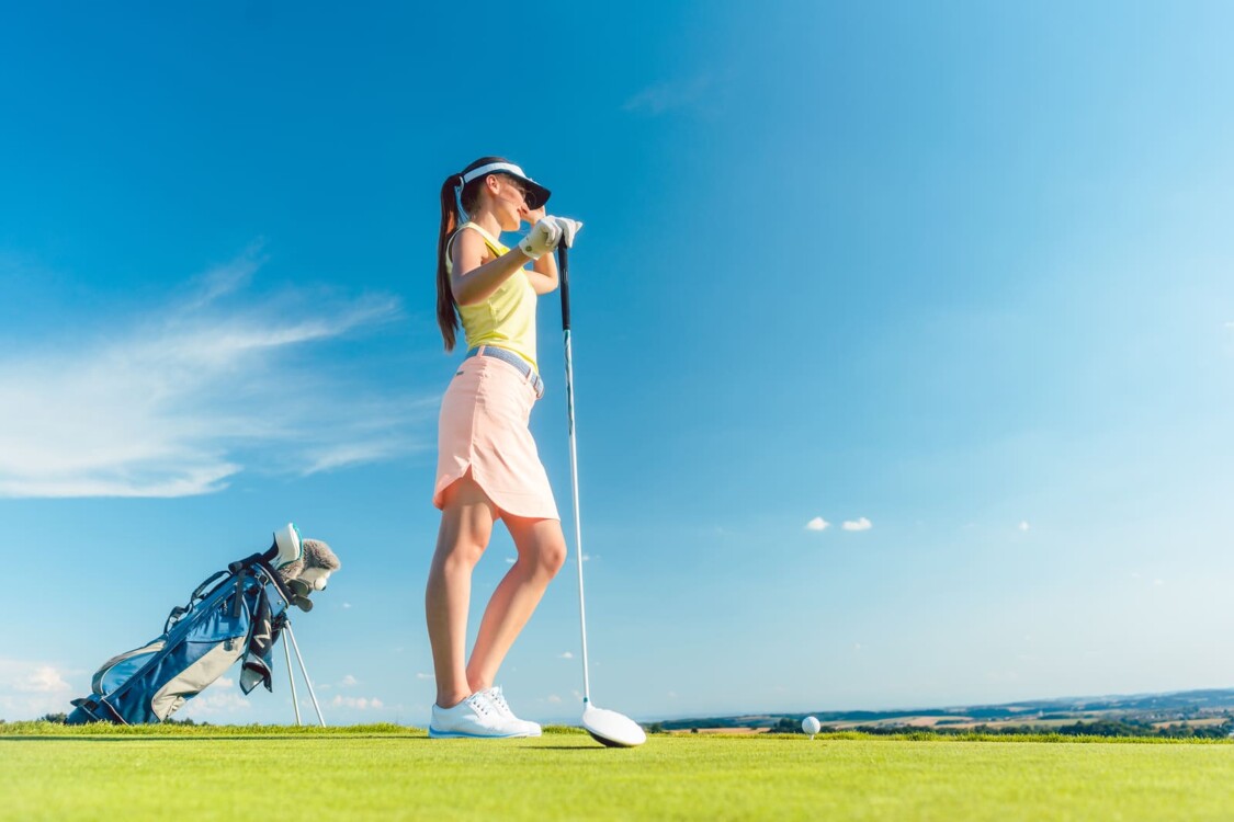 lưu ý chọn trang phục chơi golf dưới thời tiết nắng nóng