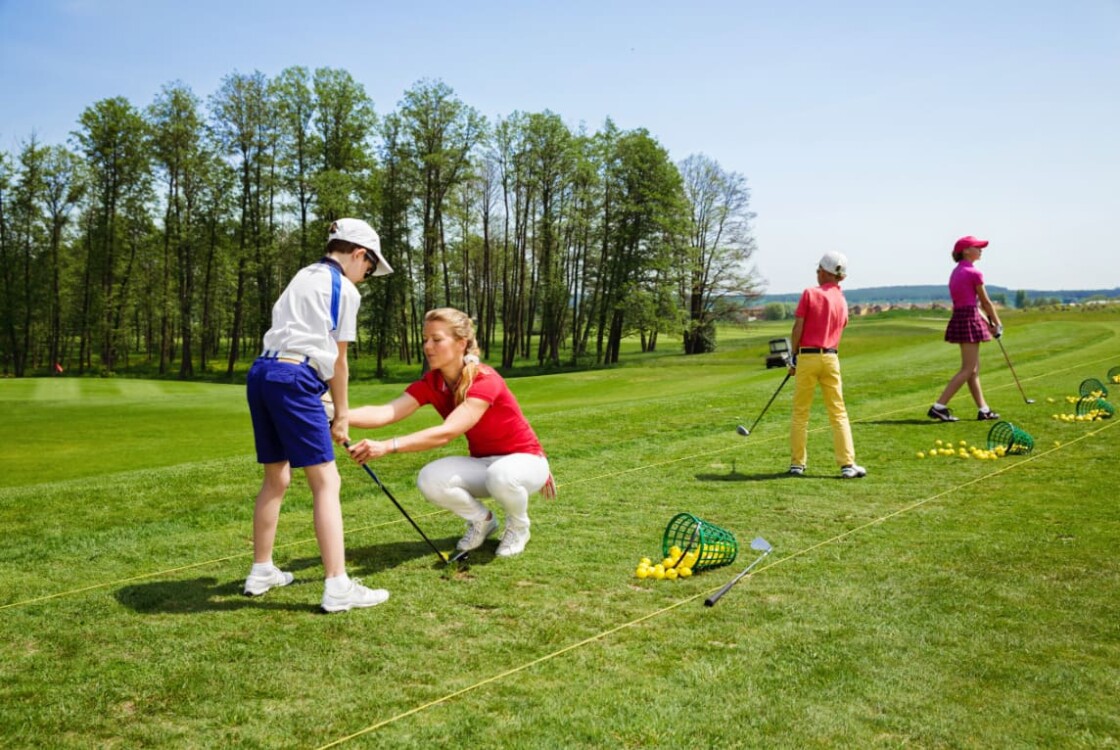 Độ tuổi lý tưởng để trẻ học golf