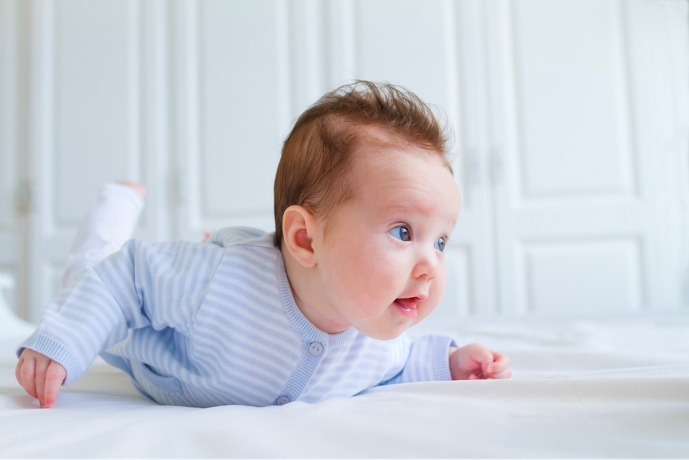 cho trẻ tập tummy time từ khi nào