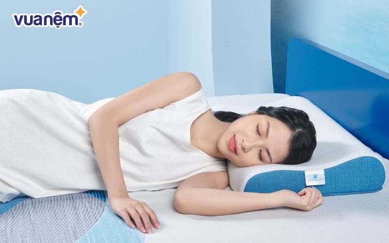 Tư thế nằm nghiêng đúng cách cho người đau vai