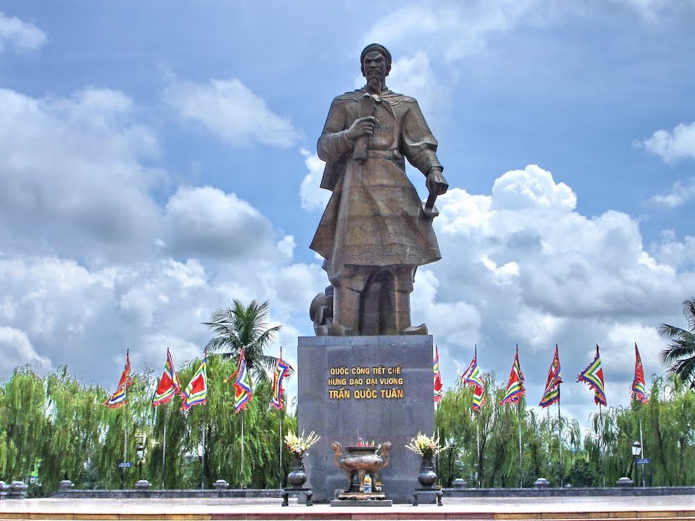 Tượng Trần Hưng Đạo cũng là điểm đến ở Bình Định mà du khách nên ghé thăm 