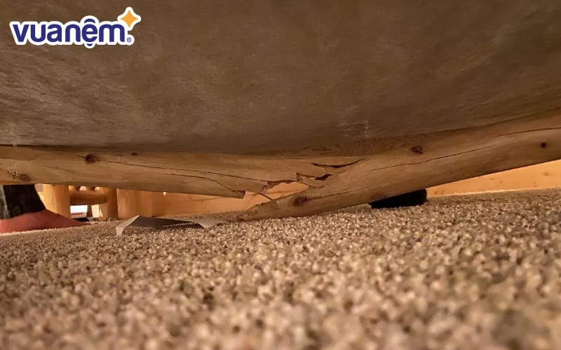 Sập giường là 1 điềm báo cực kỳ xui xẻo cho thấy bạn có thể gặp nhiều rắc ảnh hưởng tới địa vị