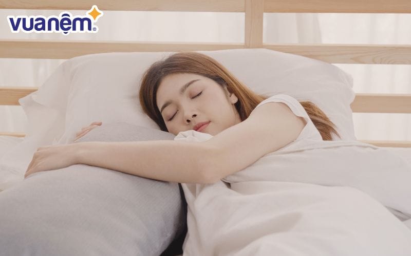 Bật đèn khi ngủ có gây nguy hiểm không?