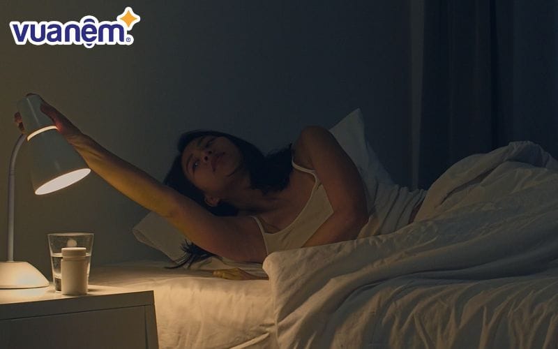 Điều chỉnh lượng ánh sáng trong phòng ngủ lớn hơn rồi giảm dần mỗi ngày