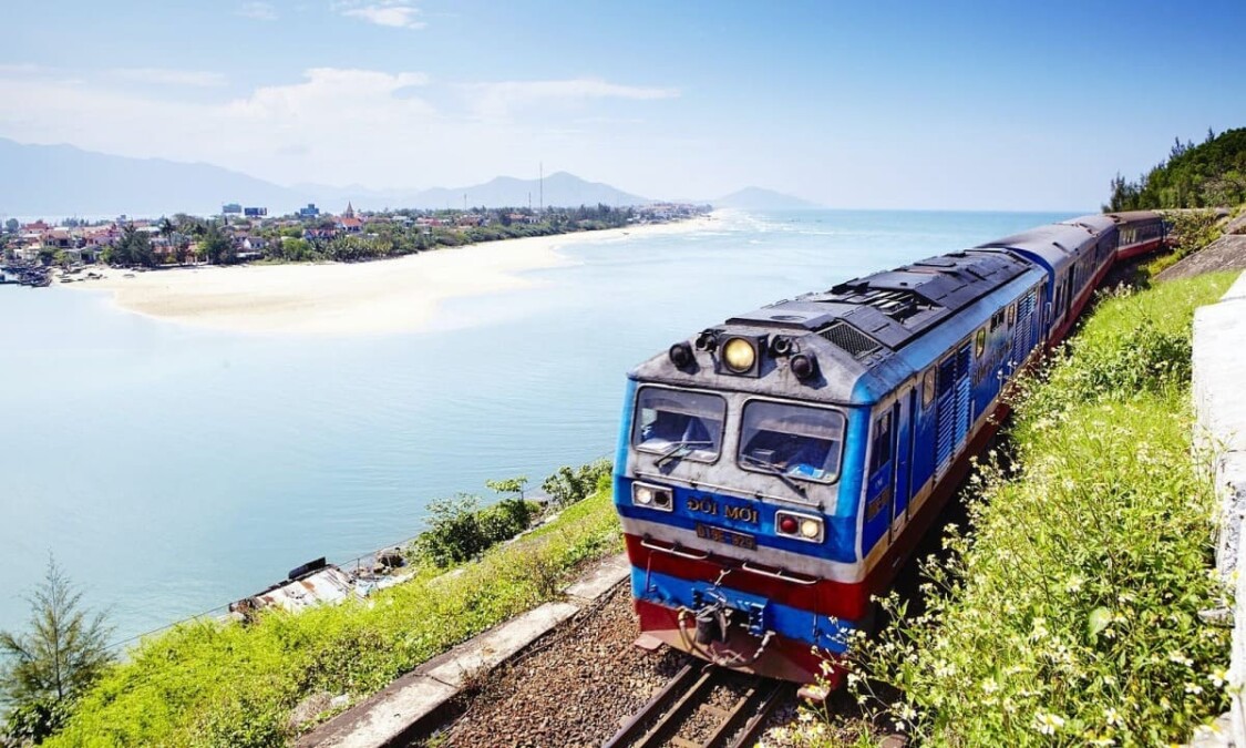 Các chuyến tàu đi và đến ga Nam Định
