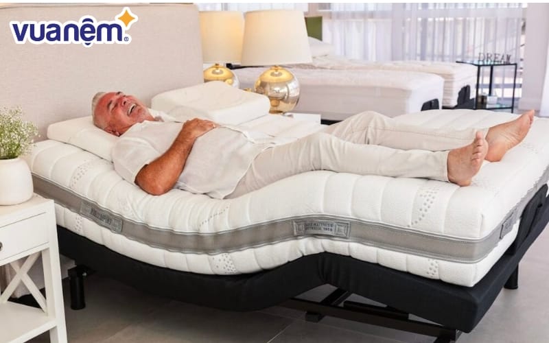 Nếu người bệnh vẫn còn tỉnh táo, chiếc remote điều khiển từ xa giúp họ tự chủ động thay đổi tư thế