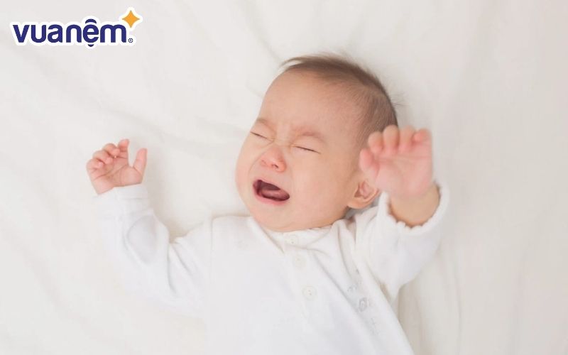 con-hoang-hot-khi-ngu-o-tre-nho-la-gi-
