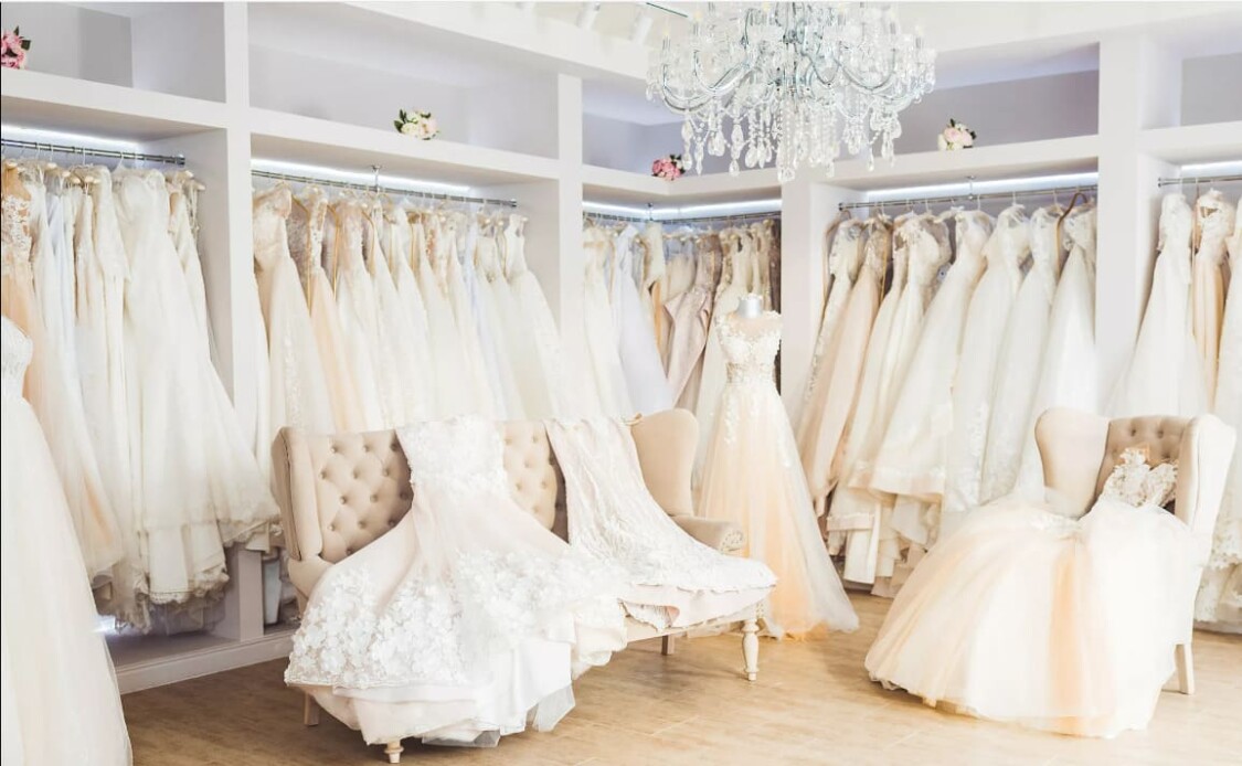 Mua váy cưới ở đâu rẻ và đẹp tại TPHCM? | Ahihi Studio
