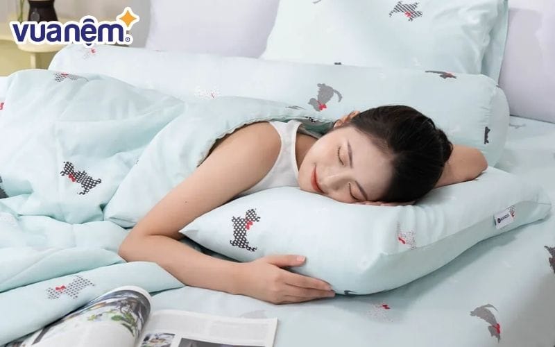 Nằm ngửa được cho là tư thế ngủ tốt nhất giúp phân tán đều trọng lượng cơ thể