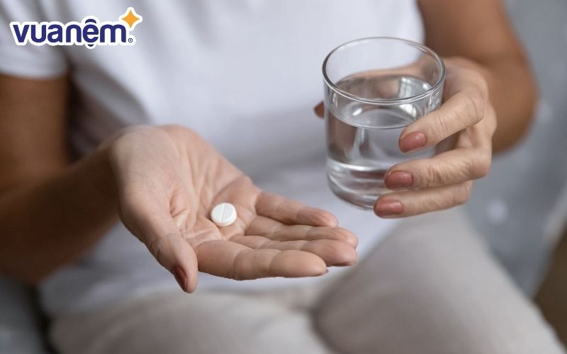 Uống thuốc theo đơn kê của bác sĩ
