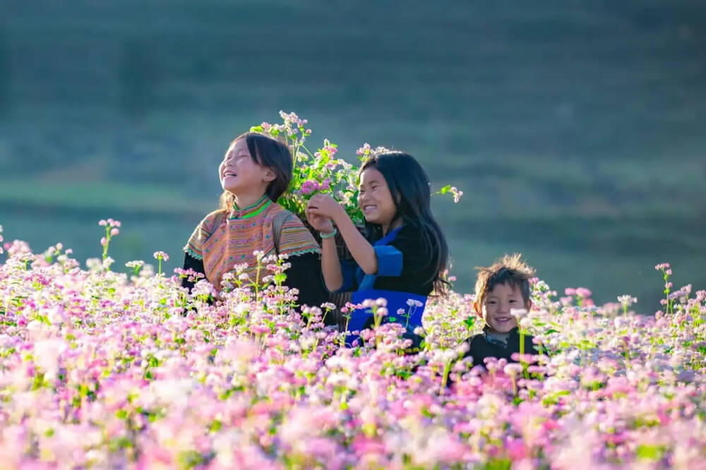 Nụ cười tỏa nắng của các em nhỏ Hà Giang