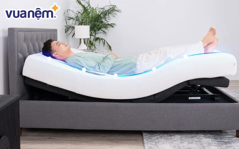 Với chiếc giường điều khiển thông minh, bạn có thể dễ dàng điều chỉnh các chế độ