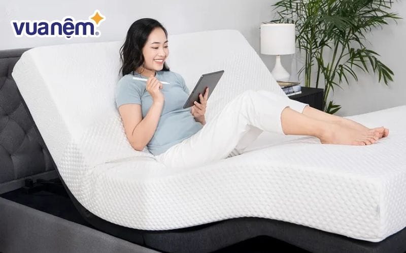 Giường nâng đầu giúp bạn xem phim, đọc sách, làm việc mà không đau lưng