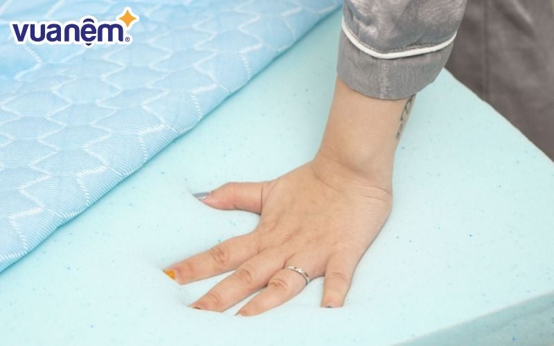 Nệm foam gel với phần lõi có thêm các hạt chứa gel