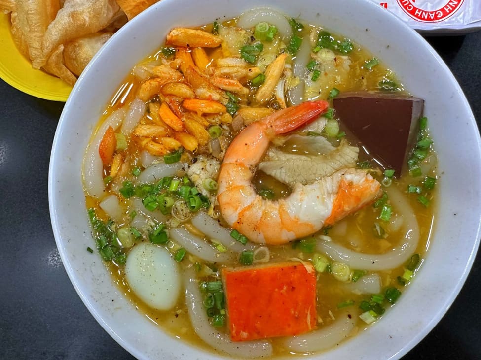 Ăn trưa quận 7 ở bánh canh cua Ngọc Trinh