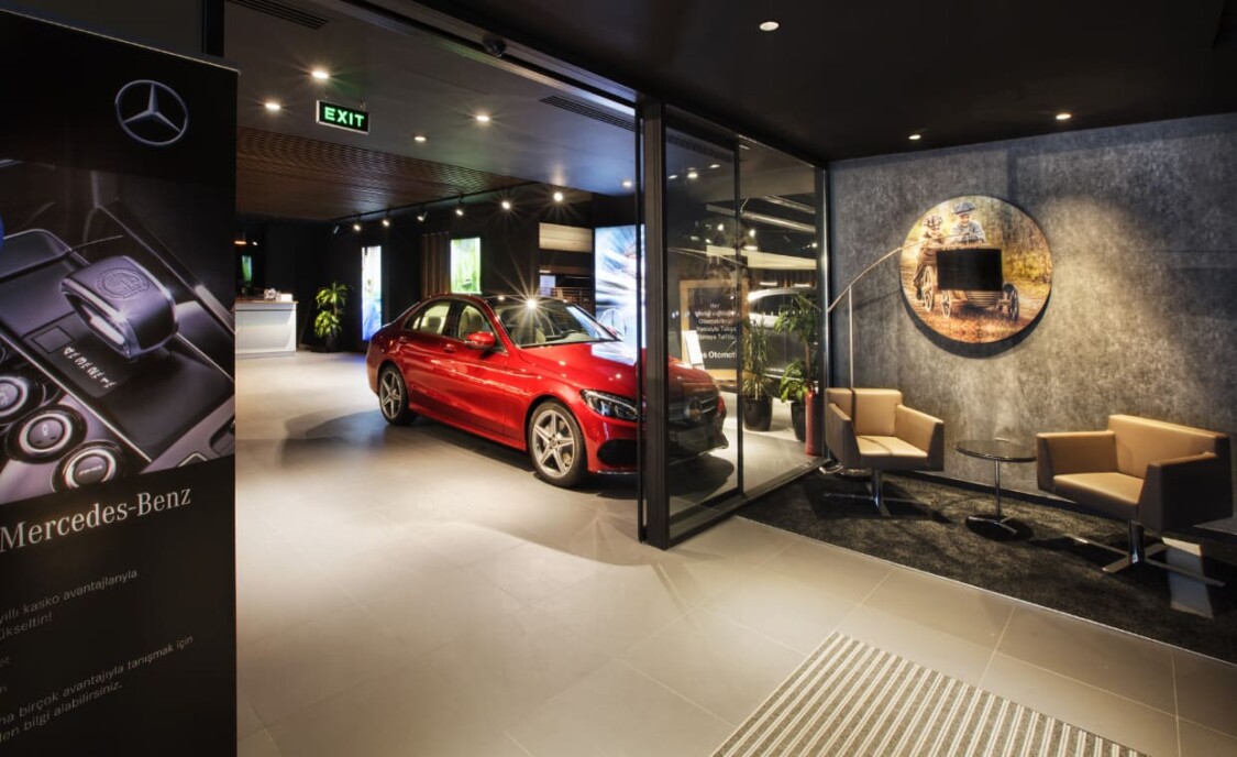 showroom ô tô Mazda Thảo Điền quận 2