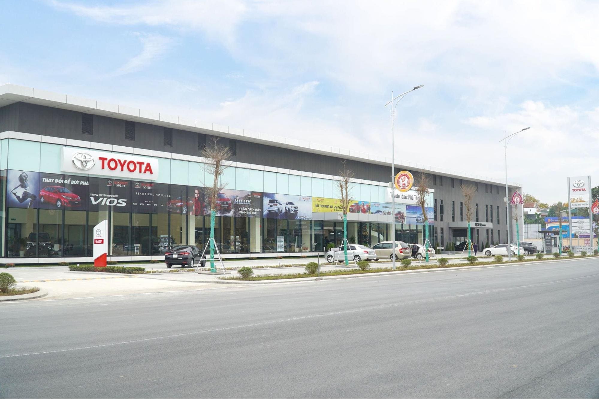 showroom ô tô ở phú thọ