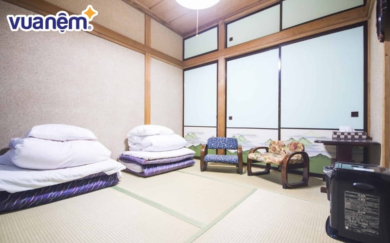 Ngủ trên sàn vừa có lợi cho sức khỏe, cải thiện cột sống và dễ dàng thức dậy