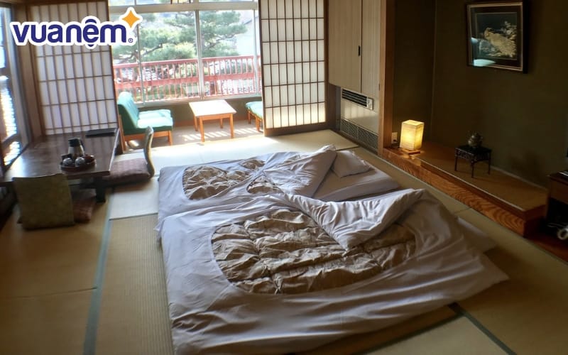 Nằm sát sàn nhà giúp thích nghi với thời tiết 4 mùa