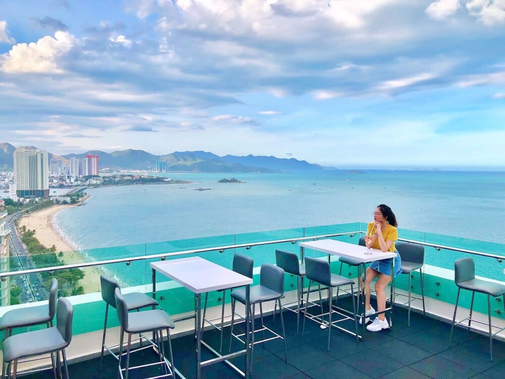 quán cafe view biển Nha Trang Altitude Rooftop