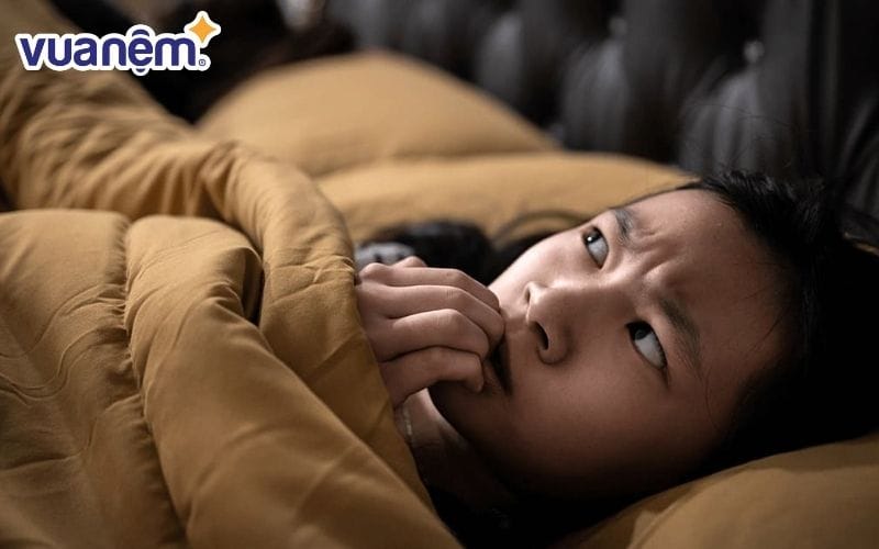 Thường xuyên thấy những ảo giác rất thật diễn ra trước khi chìm vào giấc ngủ
