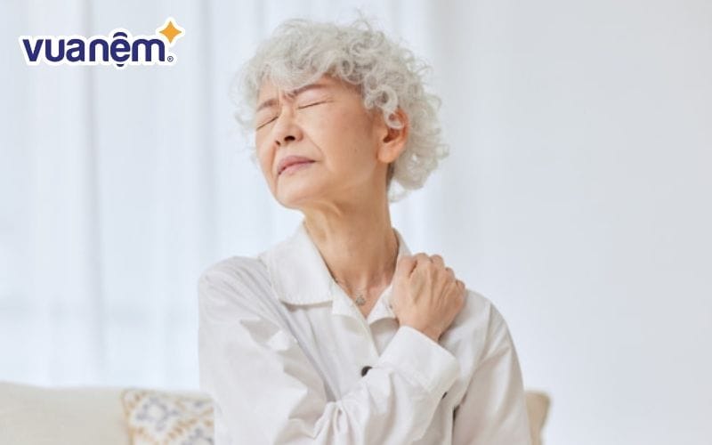 Tuổi tác dẫn đến nhiều chứng bệnh trong đó có đau cổ