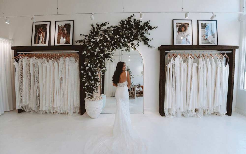 Ánh Hồng Wedding Boutique nổi tiếng với sự độc đáo trong các mẫu váy cưới