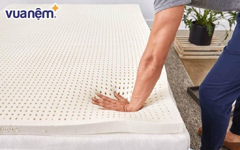 Nệm cao su mật độ thấp là lựa chọn tốt nhất nếu thường cảm giác nóng nực