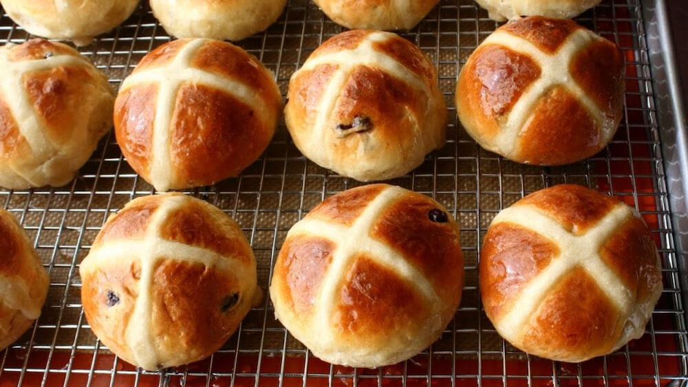 bánh Hot Cross Bun