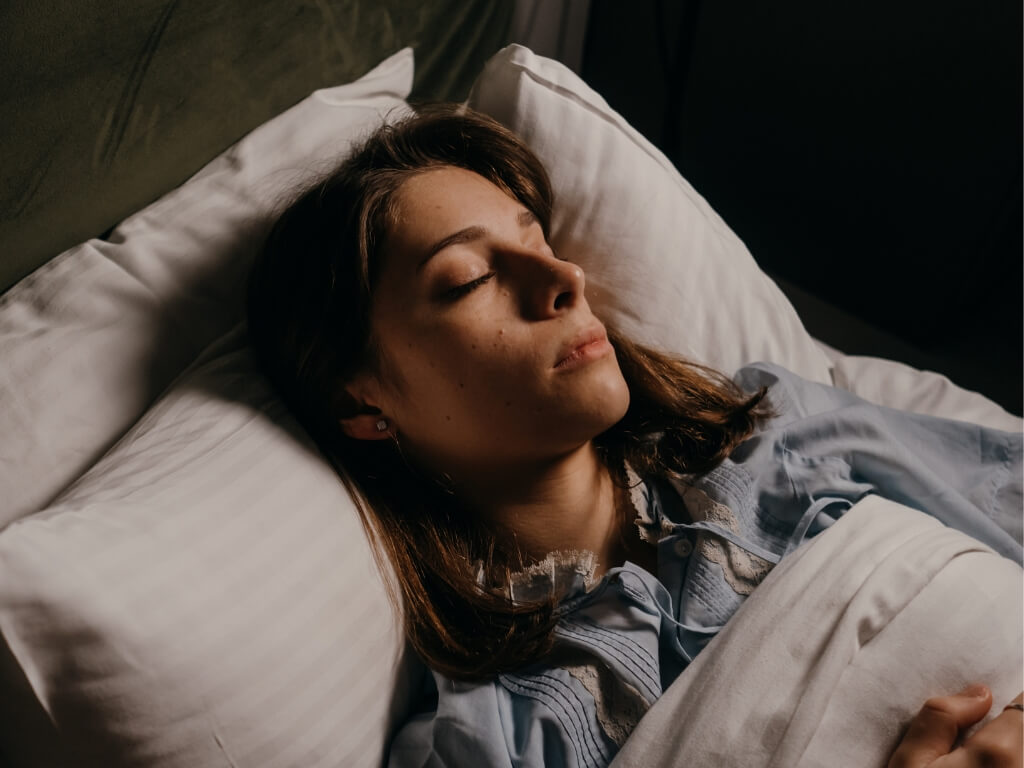 Duy trì thói quen ngủ đúng giờ là cách quan trọng để kiểm soát vấn đề khó ngủ