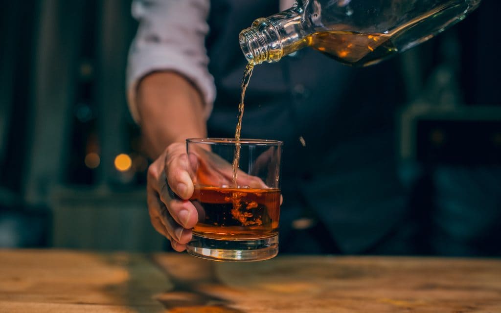 cách thưởng rượu Whisky