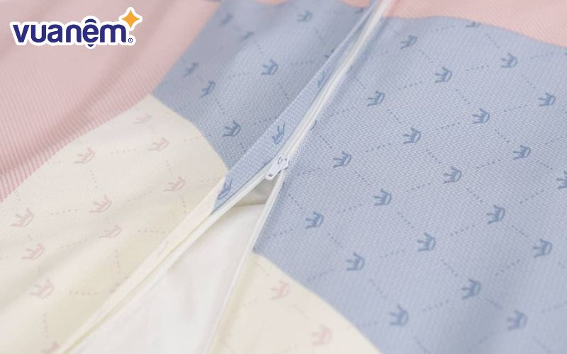 Chăn bốn mùa có khóa kéo tiện lợi để lồng hoặc tháo ruột chăn, sử dụng cho bốn mùa trong năm