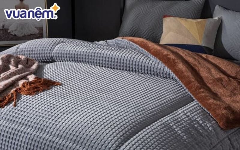 Chăn lông cừu Pháp màu ghi thể hiện vẻ đẹp trang nhã