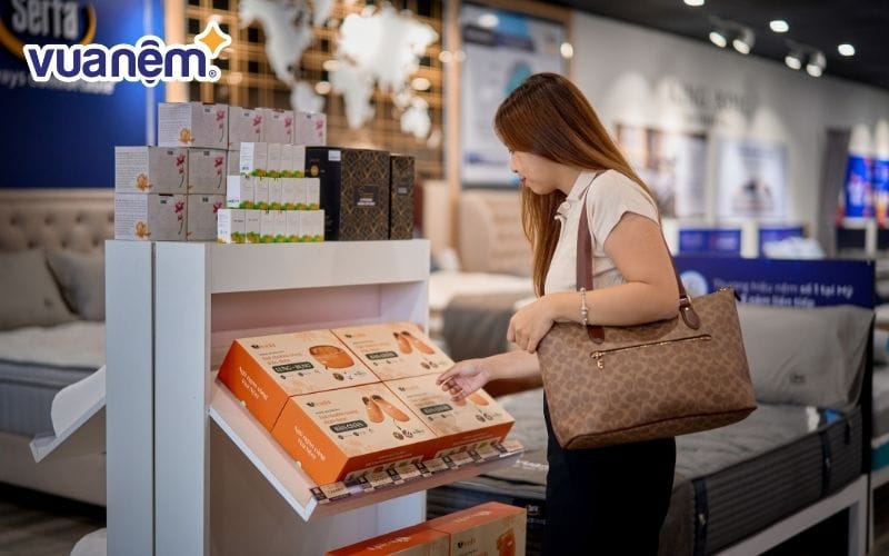 Chọn sản phẩm chăm sóc giấc ngủ khi bạn già đi tại Vua Nệm